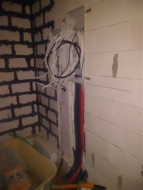 Elektros ir TV kabelių instaliacija