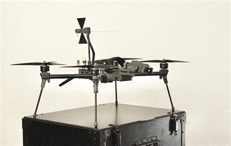 Diagrama, iliustruojanti DVB-T signalo perdavimo kelią nuo siųstuvo iki kompiuterio