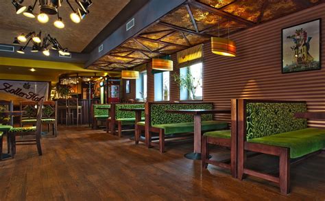 kavinės interjeras su garso sistema