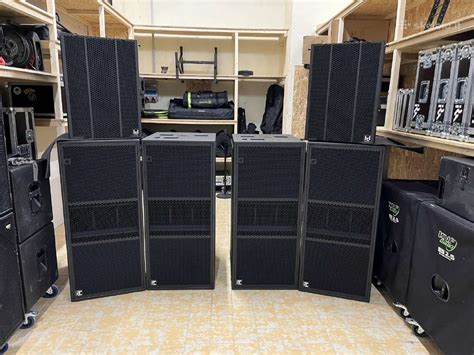 parduotuvės interjeras su garso sistema