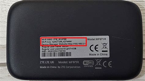 Etiketė ant maršrutizatoriaus dugno su IP adresu ir prisijungimo duomenimis