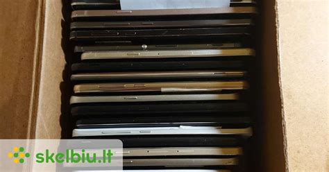 Gražiai sudėlioti įvairūs išmanieji telefonai