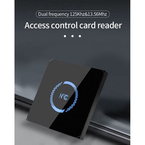 Išmanusis telefonas su NFC sąsaja, artėjantis prie RFID skaitytuvo