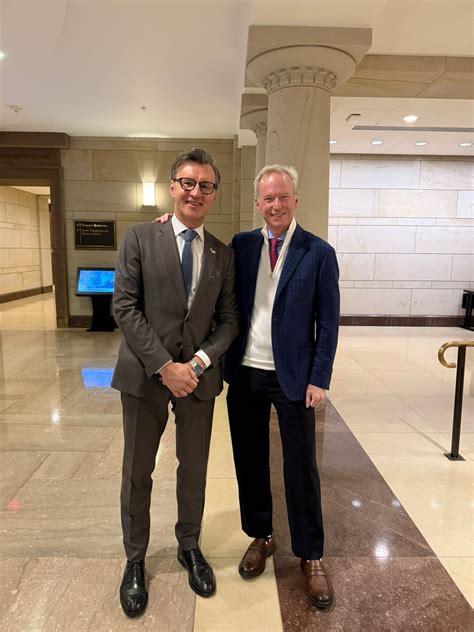 Diagrama, iliustruojanti prievadų, magistralinių ir hibridinių jungiklių veikimą su VLAN