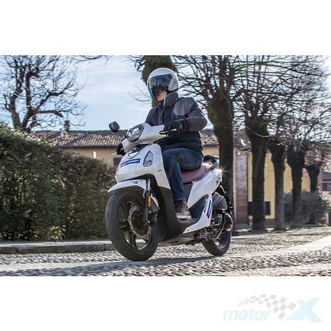 Xiaomi Mi 6 priekinė ir galinė dalys