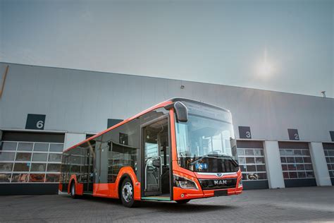 Modernus autobusas su Wi-Fi simboliu