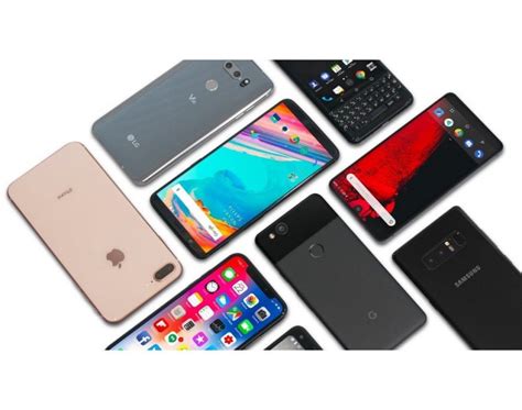 Išdėlioti skirtingi mobiliųjų telefonų modeliai