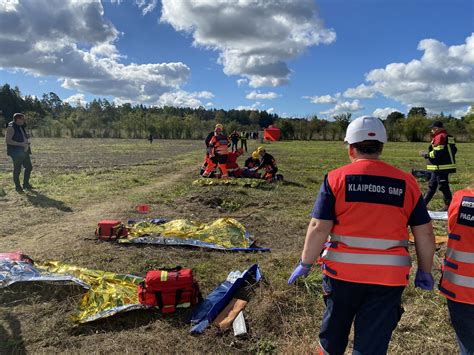 Ugniagesių pratybos su cheminės apsaugos įranga