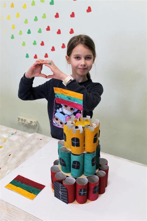 vaikai kuria robotus iš antrinių žaliavų