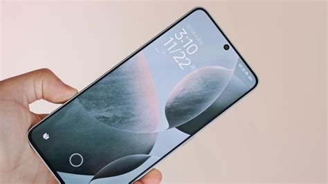 Nuotrauka: Įvairūs nauji išmanieji telefonai ant stalo