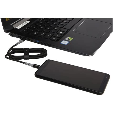 Atviras USB prievadas FM moduliatoriuje, rodantis įkrovimo ir duomenų perdavimo galimybes