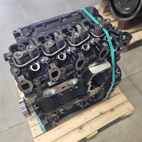 Optinio pluošto struktūra su vidiniais ir išoriniais nuostolių šaltiniais