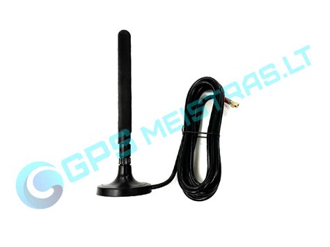 Reflektorinė antena su reflektoriumi