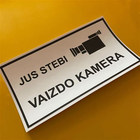 Maršrutizatoriaus lipdukas su numatytaisiais prisijungimo duomenimis