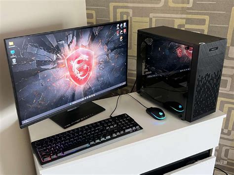 Stacionarus kompiuteris su prijungtu Ethernet kabeliu