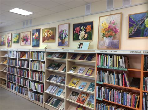 Šiuolaikinė viešoji biblioteka su kompiuteriais