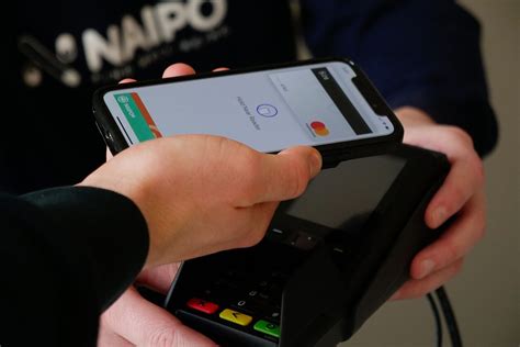 Bekontaktis atsiskaitymas telefonu