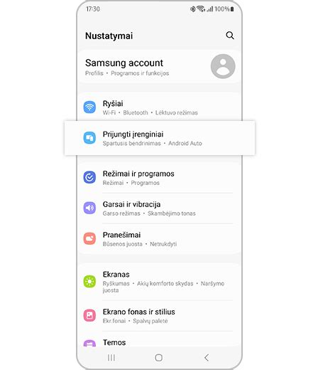 Schemoje parodytas tinklo maršrutizatorius, prie jo prijungti keli įrenginiai (kompiuteris, išmanusis telefonas, planšetinis kompiuteris) su jų MAC adresais
