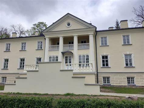 Restauruoti dvaro rūmai