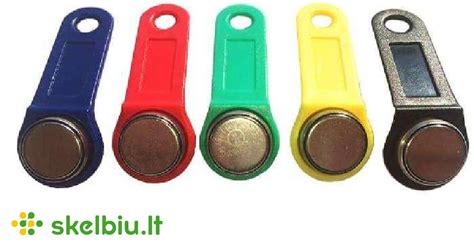 Nuotrauka, vaizduojanti skirtingus iButton tipo elektroninius raktus