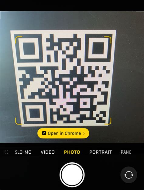 QR kodas ir RFID žymė šalia