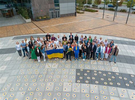 Simbolinė nuotrauka, vaizduojanti naujienų studiją