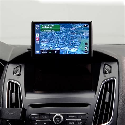 išmaniojo telefono ekrane rodoma tiesioginė vaizdo kameros transliacija