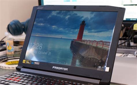 Kompiuterio ekranas su Wi-Fi piktograma ir klaustuku